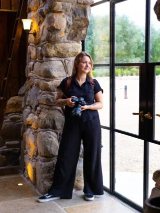 A little behind-the-scenes moment from Willow Marsh Farm 🤍

It’s not often I’m on the other side of the camera, but I love this photo my awesome second shooter and friend @davidswailesphoto captured of me during our break ☺️📸

#nottinghamweddingphotographer #ukweddingphotography #eastmidlandsphotographer #willowmarshfarm #loughboroughphotographer