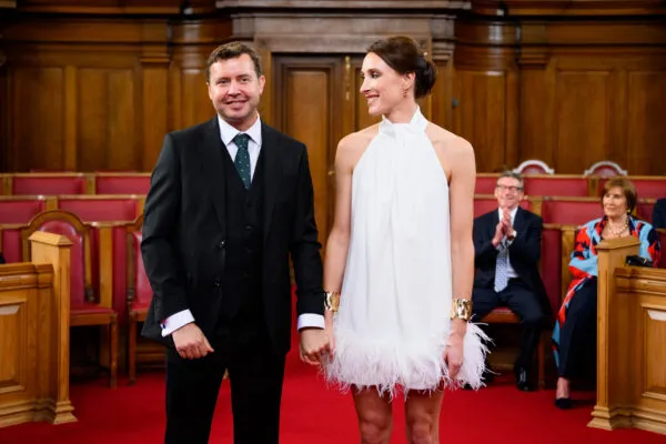 Islington Town Hall Wedding Photography: Singer Tavern Reception